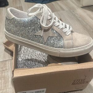 Steve Madden Silver Glitter